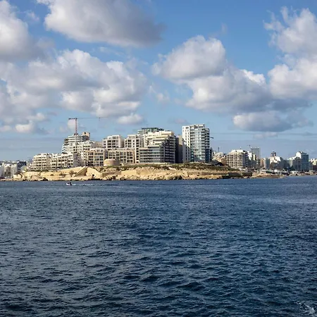 Spacious 3br Sliema Escape With Perfect Sea Views Apartment *